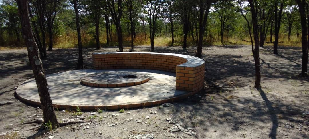 Outdoor fire pit